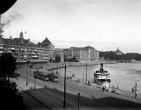 Södra Blasieholmshamnen österut. Grand Hotell och Nationalmuseum.