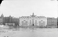 Grand Hotel  och Fersenska palatset, Sörensenska huset, från Skeppbrokajen.