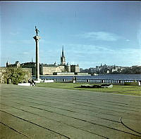 Vy mot Riddarholmen vid Stadshusträdgården. Till vänster Christian Erikssons staty över Engelbrekt.