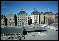 Skeppsbron 14 - 22 från öster. I förgrunden skjul vid Skeppsbrokajen.