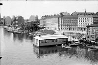 Liljeholmsbadet sett mot Hornsgatans mynning vid Hornstull. I bakgrunden kv. Sågen.