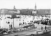 Skridskobana på Riddarfjärden. I bakgrunden Gamla Stan med Storkyrkan och Tyska kyrkan