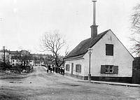 Långholmsbron norrut, mot Centralfängelset, från Södermalm. Tullhuset t.h.