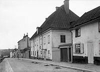 Götgatan 76 mot söder. Åhlén & Holm på Södermalm byggdes här 1915.