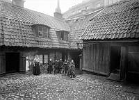 Gårdsidan till Skeppargatan 47 år 1910.