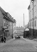 Några barn vid Bastugatan 14, från Bellmansgatan österut.