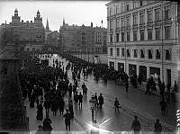 Demonstration på Norra Bantorget. I förgrunden Vasagatan.