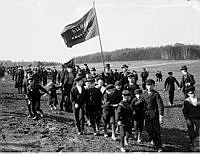 Demonstration för allmän rösträtt på Ladugårdsgärdet första maj 1901.