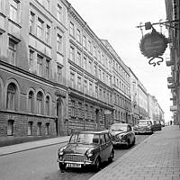 Grevgatan 21, 23 och norrut. 
