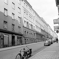 Grevgatan 19, 21 och 23 norrut.