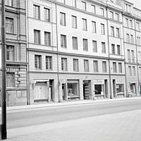 Sturegatan 48. Längst t.v. Sturegatan 50.