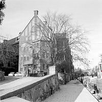 Engelbrektskyrkans område, Östermalmsgatan.