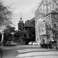 Engelbrektskyrkans område, Östermalmsgatan.