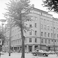 Korsningen Karlavägen 76 och Grevgatan 60 t.h.