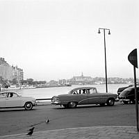 Nybrokajen. I bakgrunden Strandvägen, Djurgårdsbron och Nordiska muséet.