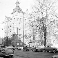 Östermalmsgatan 49 t.v. och Stureparken 1.