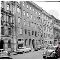 Brahegatan 60 norrut.