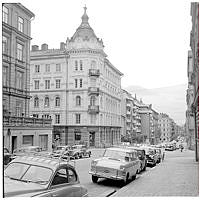 Grev Turegatan söderut. Närmast Östermalmsgatan.