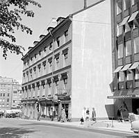 Storgatan mot Östermalmstorg. Östermalmskällaren t.h.