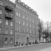 Banérgatan 33 mot Karlavägen.