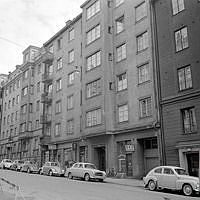 Styrmansgatan 14 närmast och 16-18.