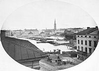 Vasabron under byggnad år 1876. I förgrunden torgplatsen Rödbodtorget, Röda Bodarne. I bakgrunden Riddarhuset och Riddarholmen.