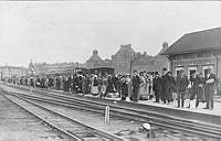 Folkträngsel på Östra Station.