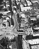 Flygbild över Götgatan vid Södra Bantorget. Tunnelbanan mellan Slussen och Skanstull under byggnad.