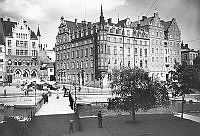 Petersénska huset vid Munkbron 11. I förgrunden Riddarholmskanalen.