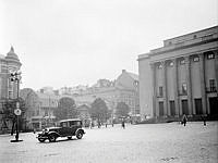 Hötorget sett mot Kungsgatan. T.v. huset Kungsgatan 42. T.h. Konserthuset.