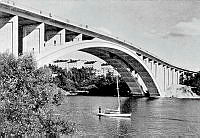 Tranebergsbron med Kristineberg i bakgrunden.