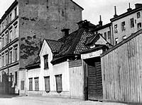 Brännkyrkagatan 54. Huset revs ungerfär år 1900.