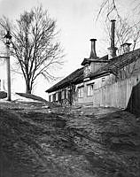 Brännkyrkagatan 114 öster om Kristinehovs malmgård. Huset ägdes av styrelsen för Barnhärberget i Maria församling. Nuvarande kv. Gnejsen vid Lundagatan 46-52.