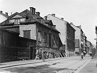 Maria Högbergsgata österut från Timmermansgatan. T.v. Maria Högbergsgata 60 A och 58 B. Trähuset revs 1903. Nuvarande Högbergsgatan 66-62.