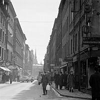 Drottninggatan sedd söderut från Vattugatan.