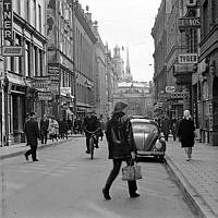 Drottninggatan sedd söderut , vid Jakobsgatan.