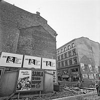 Hörnet Drottninggatan - Tunnelgatan. Hus som rivits. Nu Olof Palmes Gata.