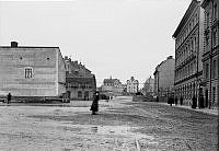 Ringvägen norrut från Krukmakargatan mot Hornsgatan, därefter Yttersta Tvärgränd norrut.