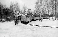 Spårvagn 8 vid Skarpnäcks hållplats. Linje 8 gick mellan Slussen och Skarpnäck.