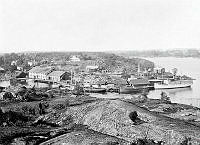 Utsikt från Skinnarviksberget mot Mälarvarvet på Långholmen under 1890-talet.