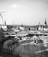 Slussen med tunnelbanestationen till vänster.