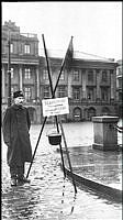 Frälsningsarméns insamling för julbespisning av fattiga på Gustav Adolfs Torg.