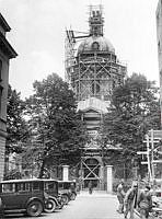 Adolf Fredriks kyrka under renovering från Wallingatan.