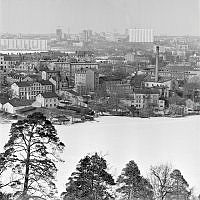 Vy mot norr över sjön Trekanten och Gröndal. I fonden Marieberg och Kungsholmen