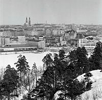 Utsikt över sjön Trekanten och Liljeholmen mot Södermalm.