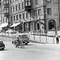 Hörnet Hornsgatan - Pustegränd, kv. Stenbocken. Intill baren Hornet syns affischer mot spritbruk, anspelande på spritstrejken.