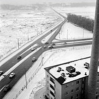 Huddingevägen söderut över Årstafältet från Valla gärde mot Östberga.