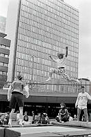 Sergels Torg: studsmatteuppvisning (trampolin)