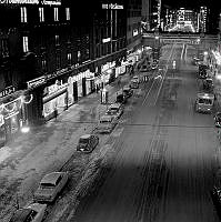 Kungsgatan sedd österut från Malmskillnadsgatan,I bakgrunden Regeringsgatans bro.