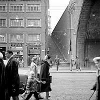 Kungsgatan vid Centrumhuset. Trappa upp till Malmskillnadsgatan.